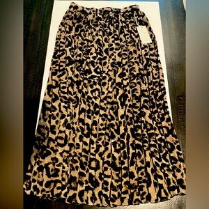 Leopard Print Pleated Skirt